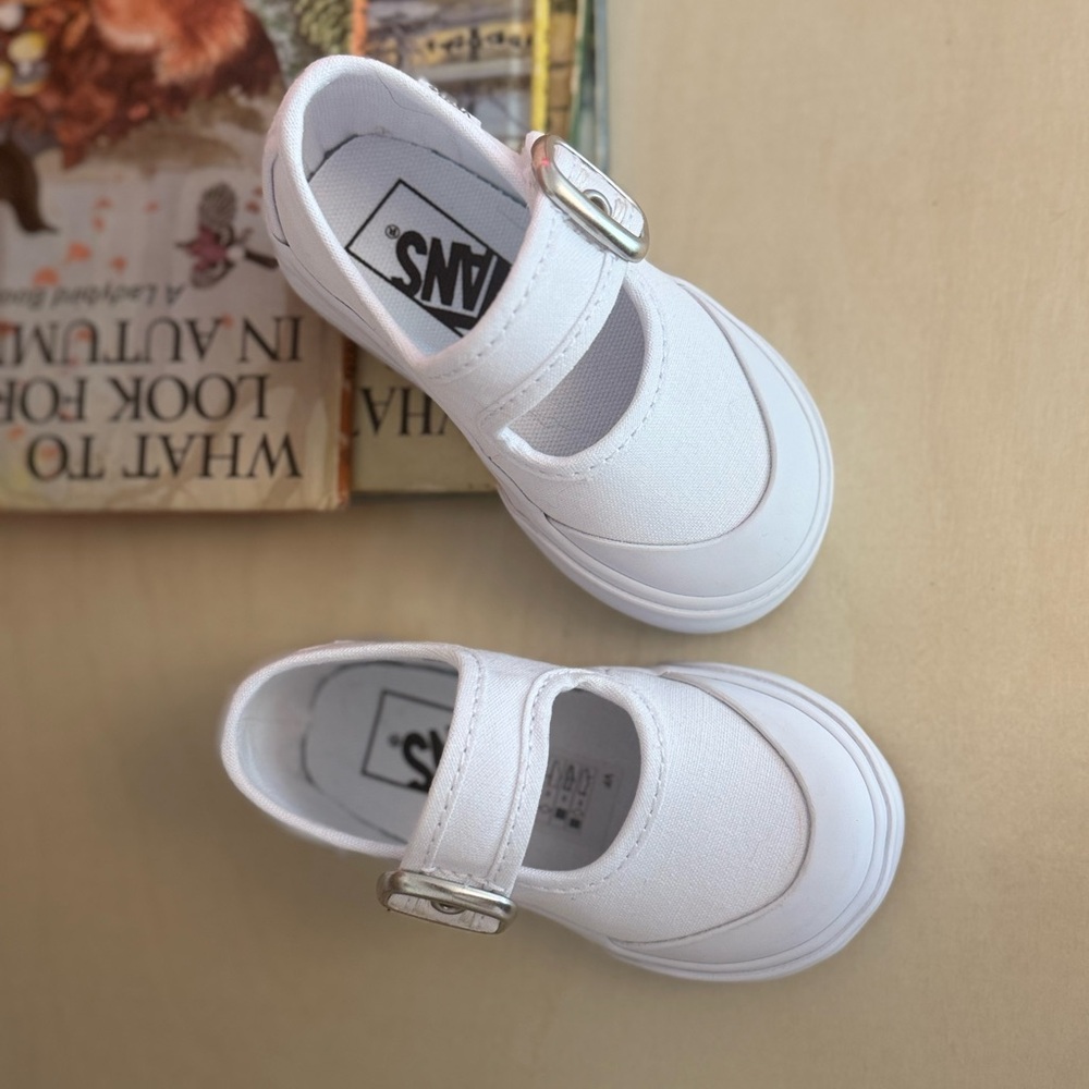 Vans Toddler Mary Jane Shoe in White, size 4.5